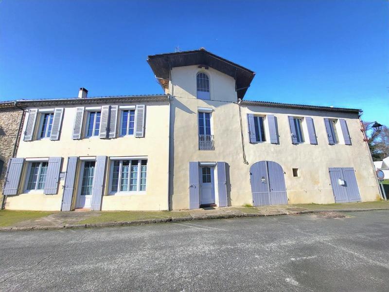 Maison - 267 m² - 9 pièces