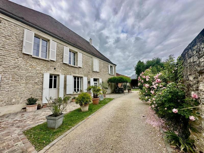 Propriété - 616 m² - 6 pièces