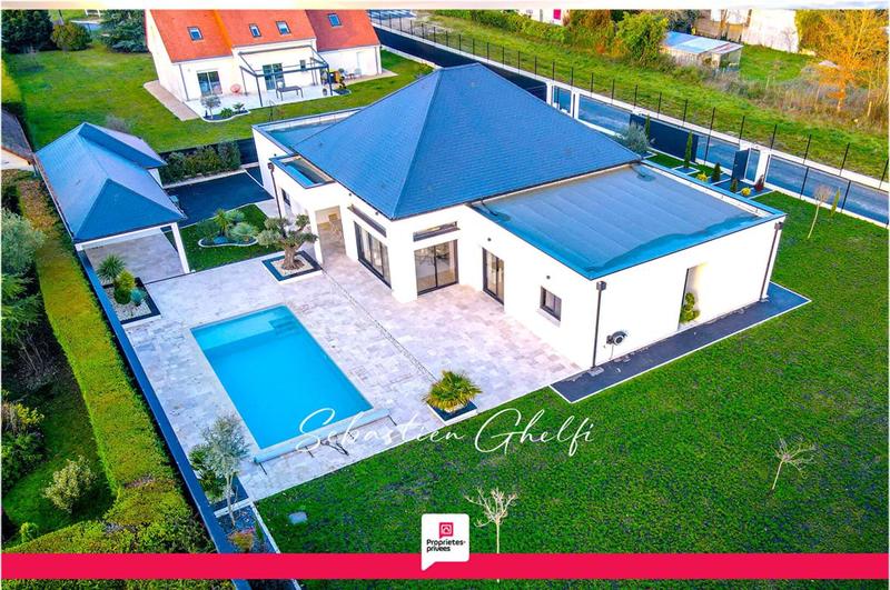 Maison - 202 m² - 7 pièces