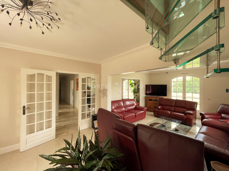 Maison - 345 m² - 7 pièces
