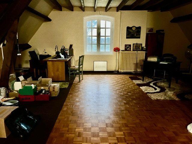 Maison traditionnelle - 270 m² - 6 pièces