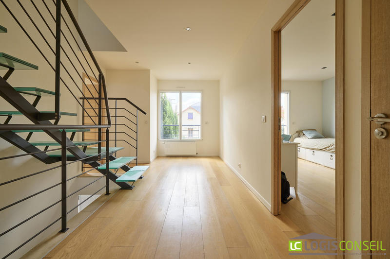 Maison contemporaine - 216 m² - 8 pièces