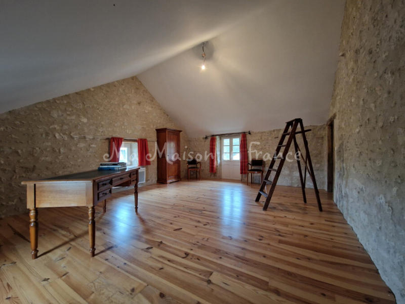 Maison - 367 m² - 13 pièces