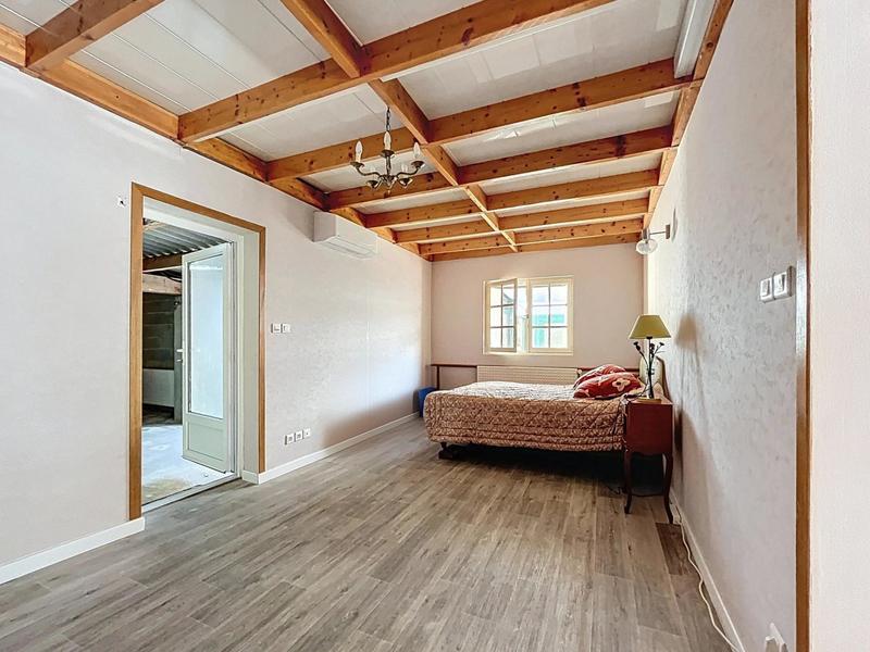 Maison - 203 m² - 8 pièces