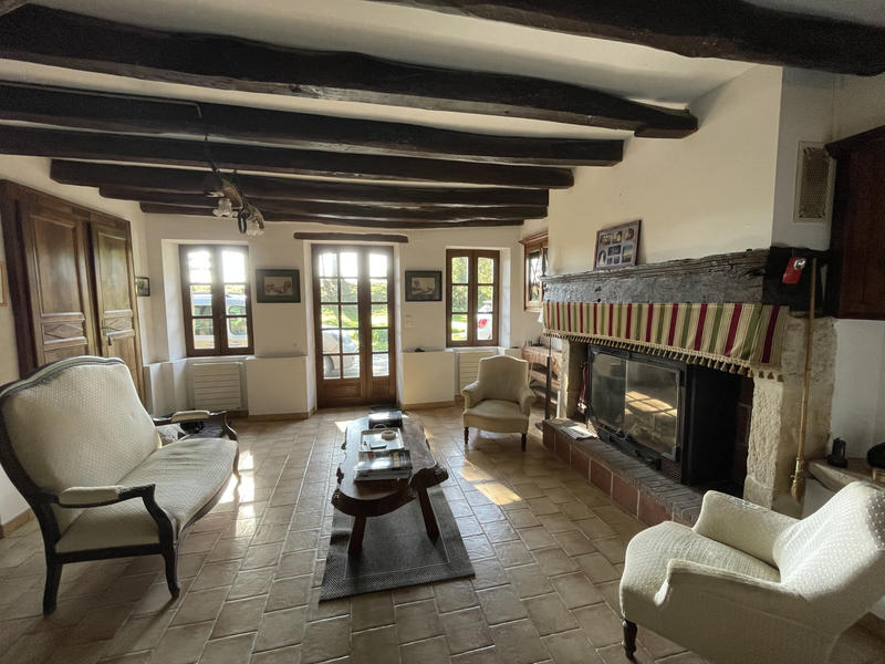 Propriété - 260 m² - 11 pièces