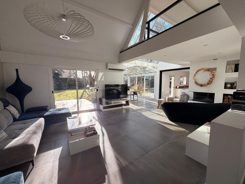 Maison - 254 m² - 8 pièces