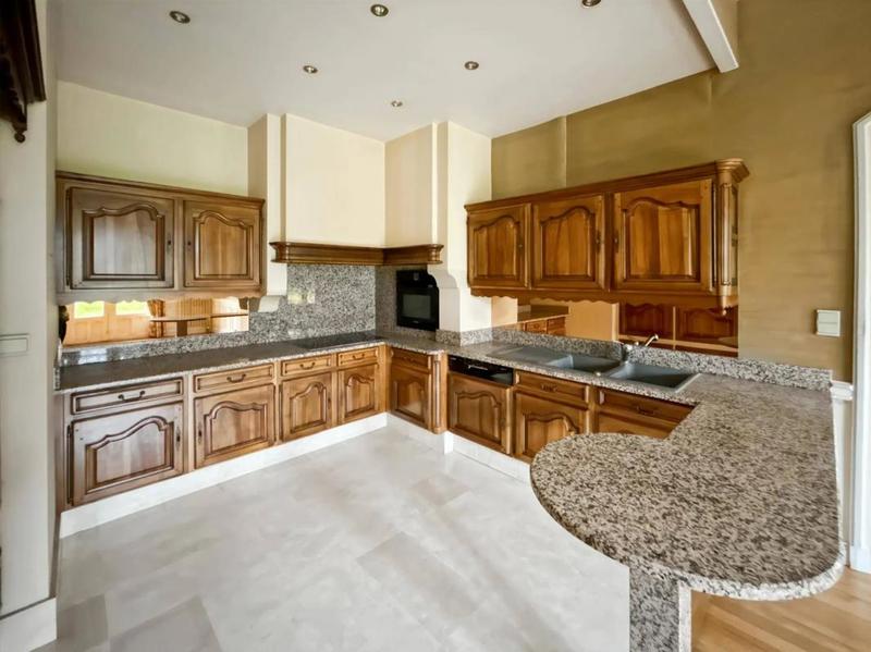 Propriété - 338 m² - 10 pièces