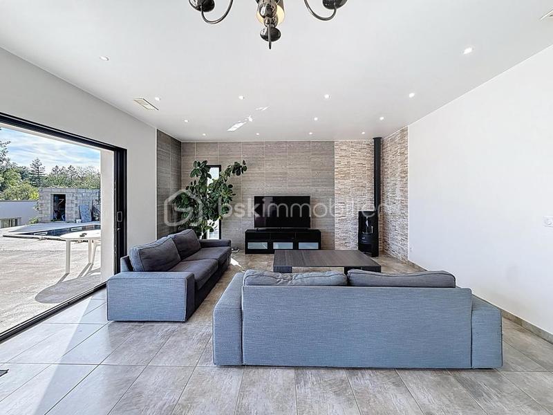 Maison - 137 m² - 4 pièces