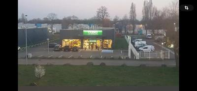 Local commercial - 736 m²