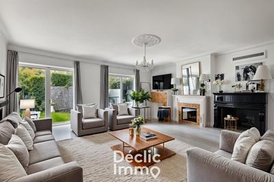 Maison - 370 m² - 9 pièces