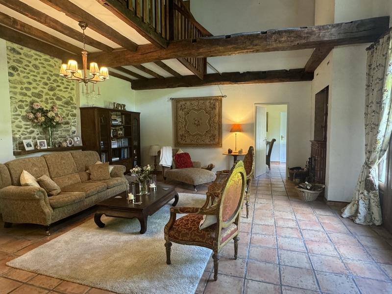 Maison - 235 m² - 8 pièces