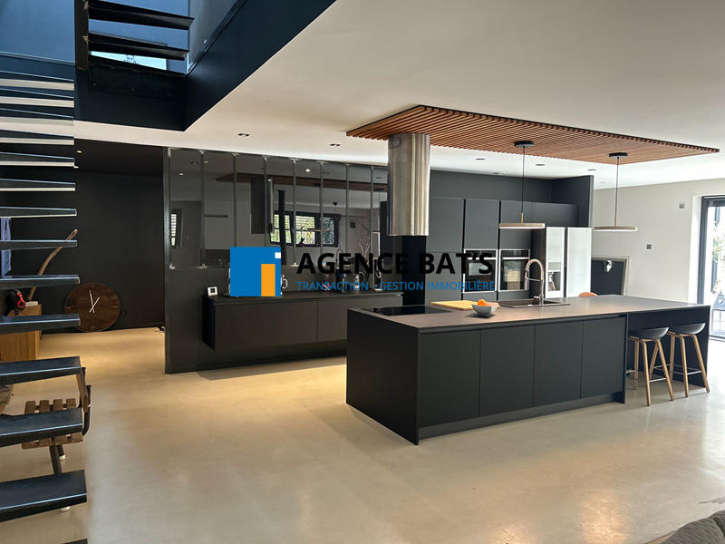 Appartement - 247 m² - 7 pièces