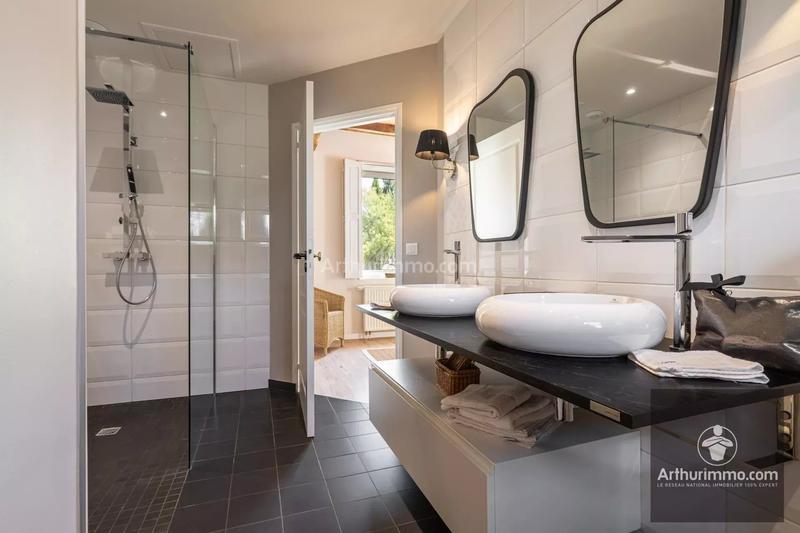 Maison - 425 m² - 13 pièces