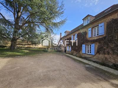 Maison - 465 m² - 10 pièces