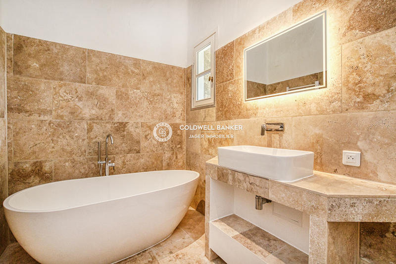 Villa - 200 m² - 6 pièces