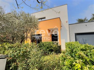 Maison - 93 m² - 5 pièces