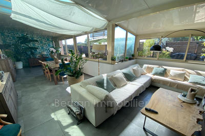 Propriété - 142 m² - 4 pièces