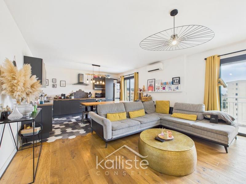 Appartement - 93 m² - 4 pièces