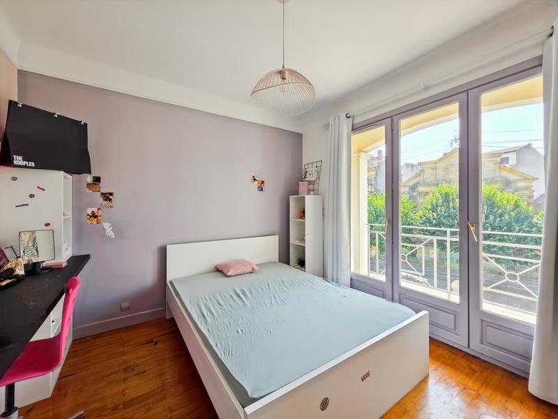 Maison - 185 m² - 7 pièces