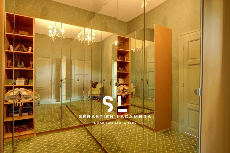 Propriété - 374 m² - 10 pièces