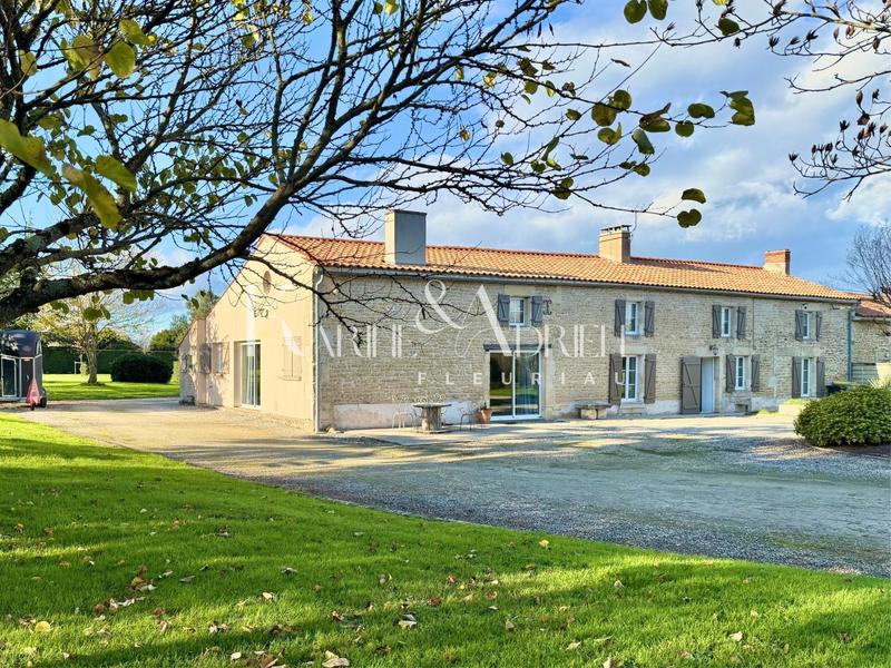 Maison - 216 m² - 7 pièces
