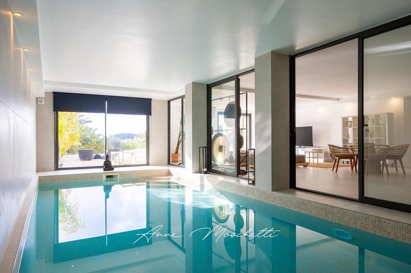 Maison - 450 m² - 8 pièces