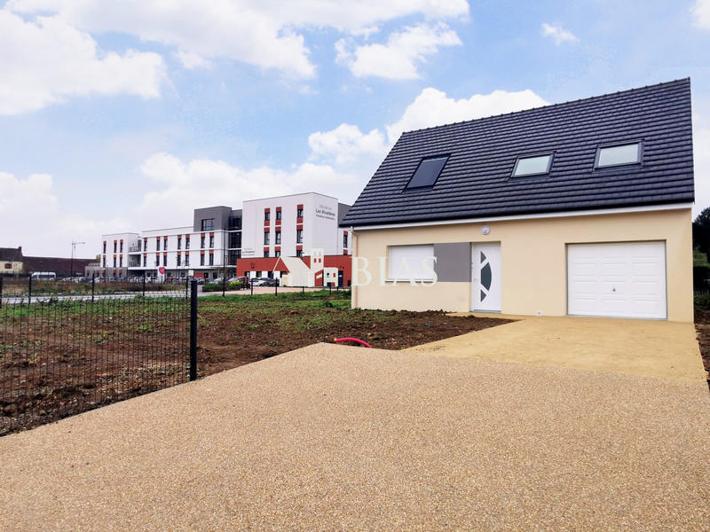 Maison - 95 m² - 4 pièces