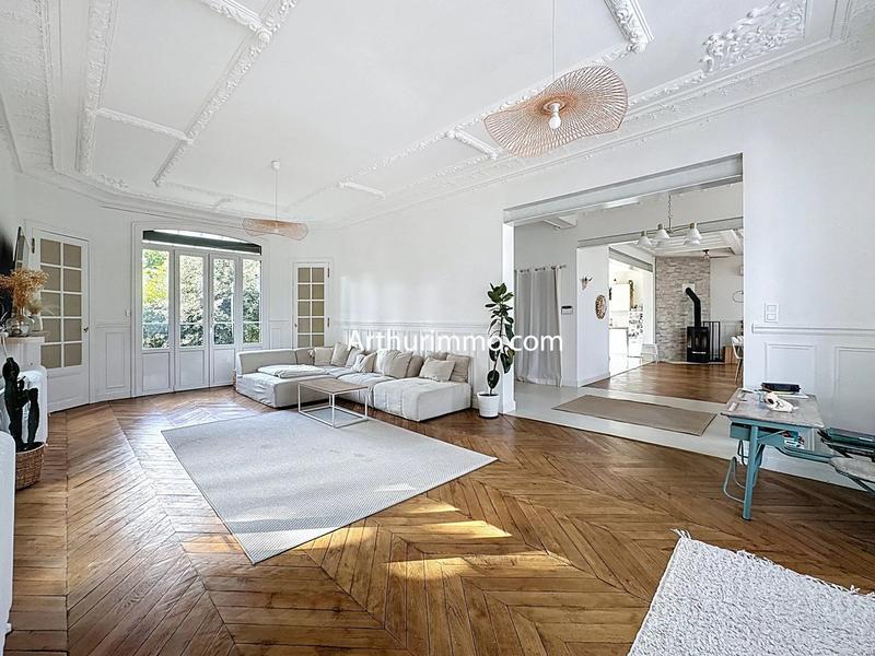 Maison - 280 m² - 10 pièces