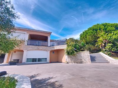 Maison - 228 m² - 9 pièces