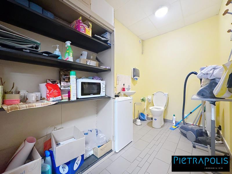 Local commercial - 270 m² - 4 pièces