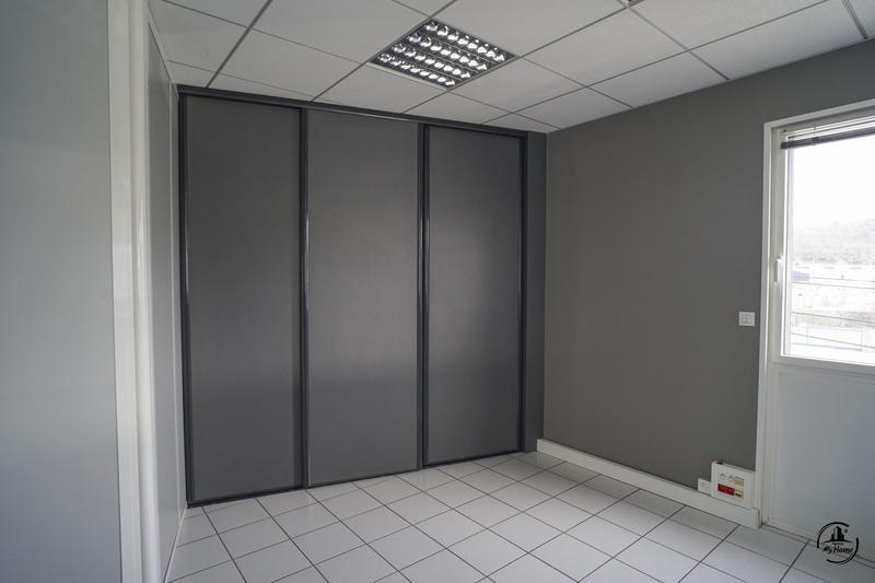 Bureau - 150 m² - 6 pièces
