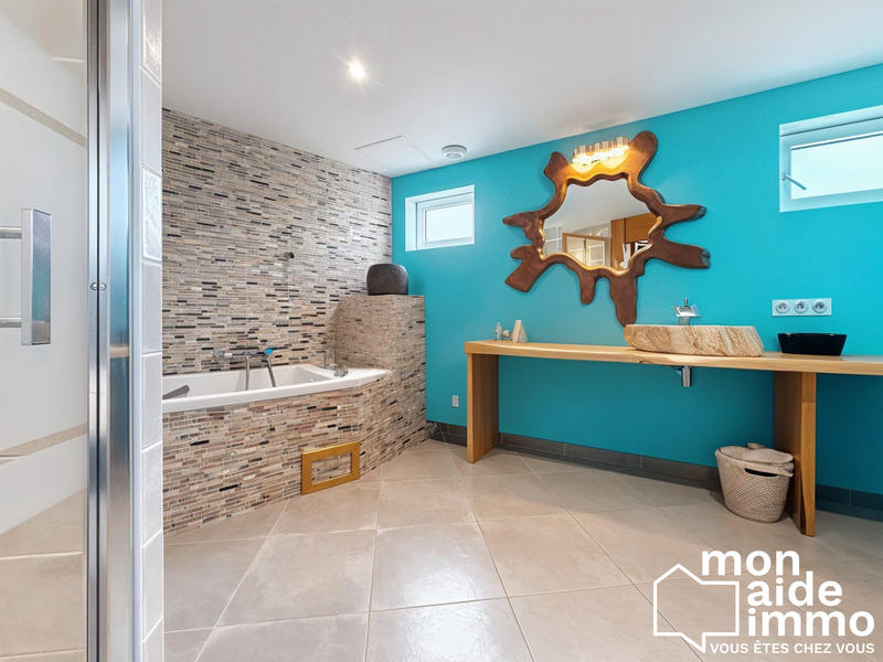 Maison - 220 m² - 6 pièces