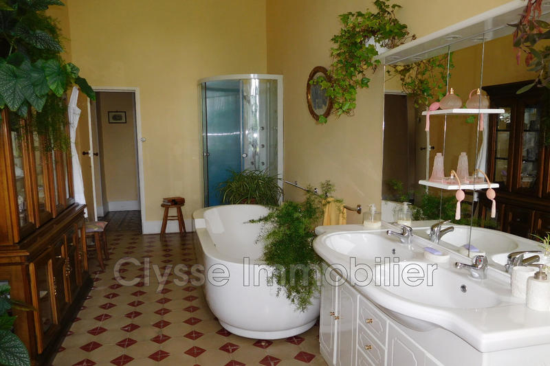 Maison - 820 m² - 18 pièces