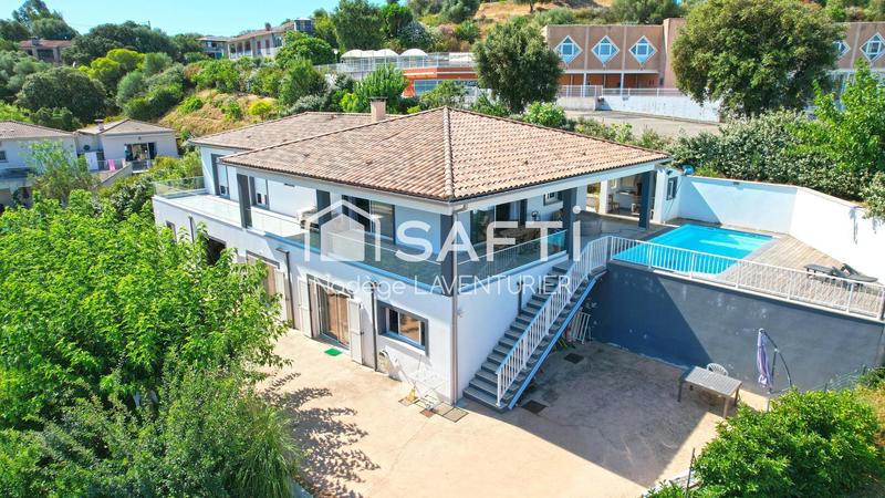 Maison - 238 m² - 9 pièces