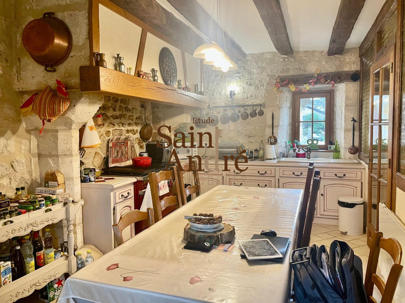 Maison - 300 m² - 8 pièces