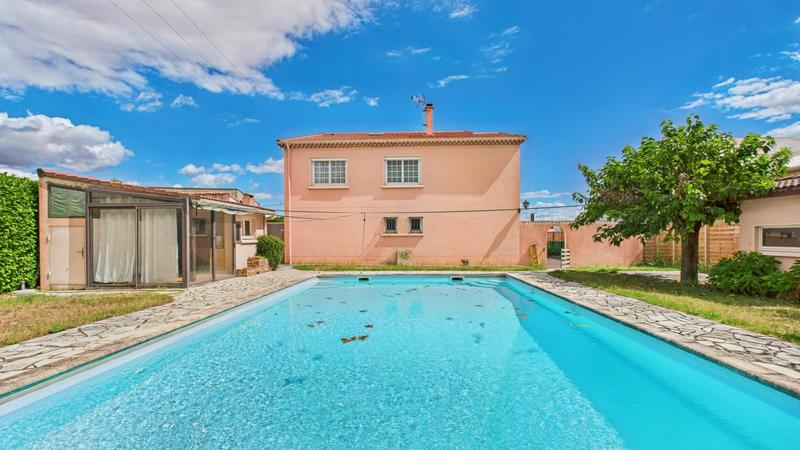 Maison - 207 m² - 7 pièces