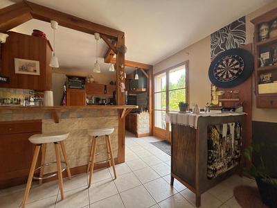 Maison - 161 m² - 8 pièces