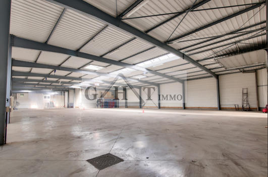 Entrepôt - 3 384 m²