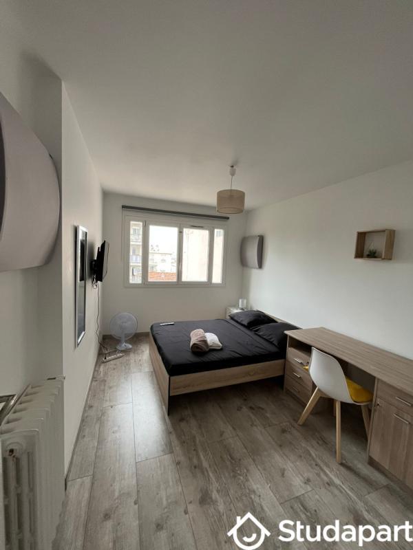 Chambre - 11 m² - 1 pièce