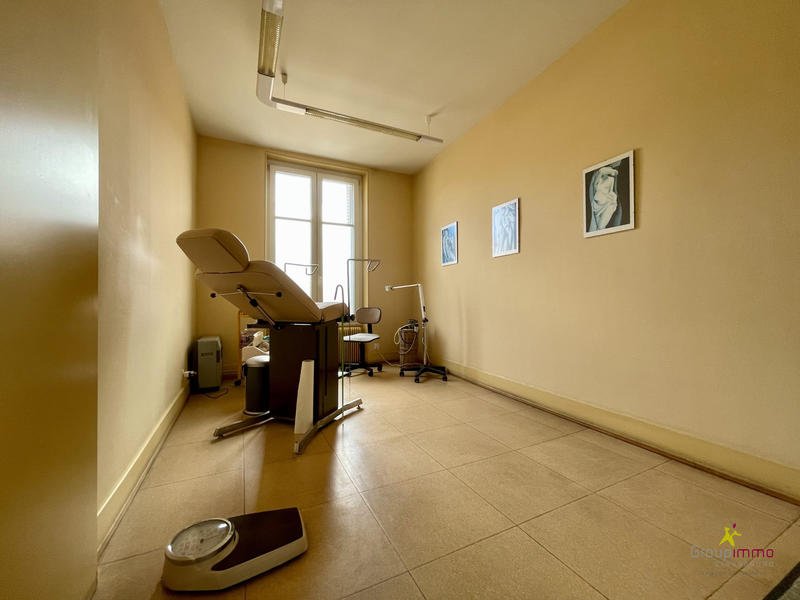 Local d'activités - 123 m² - 5 pièces