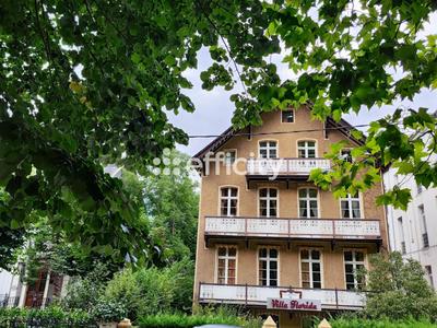 Maison - 284 m² - 10 pièces