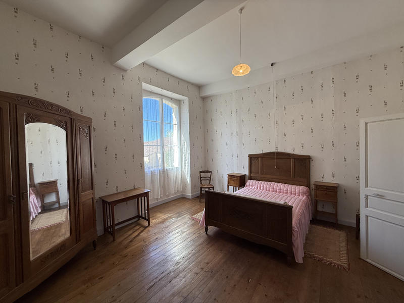 Maison - 400 m² - 12 pièces