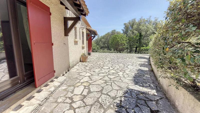 Maison - 210 m² - 7 pièces