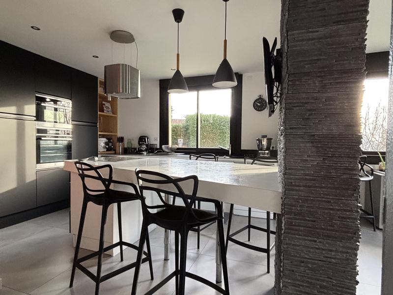 Maison - 200 m² - 7 pièces