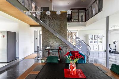 Maison - 340 m² - 13 pièces