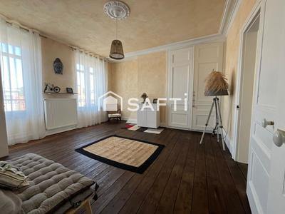 Maison - 211 m² - 8 pièces