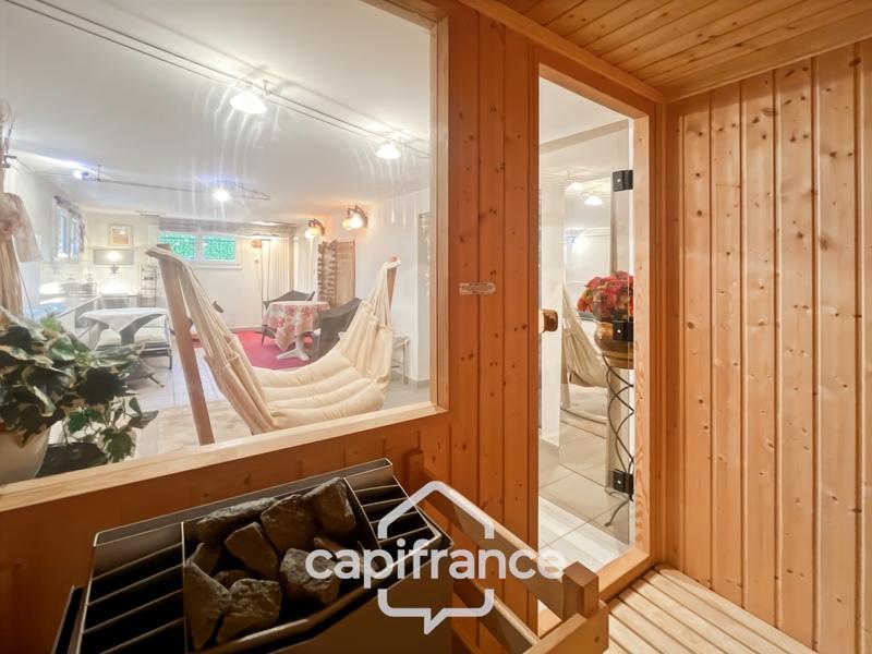 Maison - 215 m² - 7 pièces