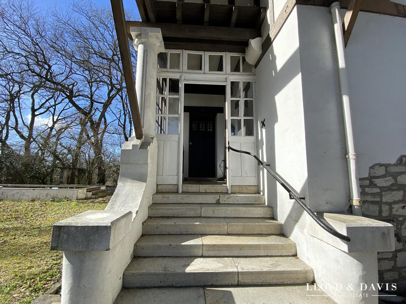 Maison - 200 m² - 7 pièces