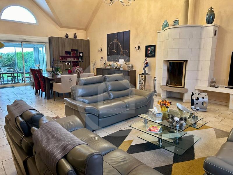 Maison - 196 m² - 7 pièces