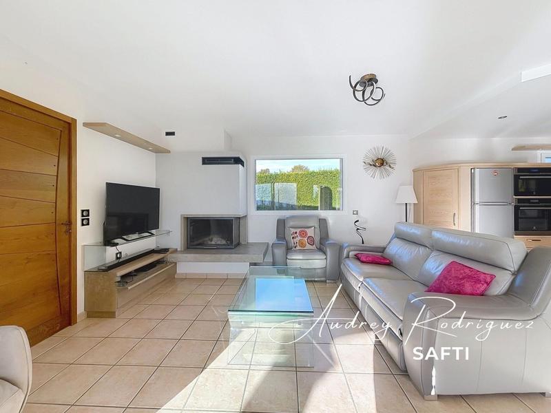 Villa - 210 m² - 8 pièces